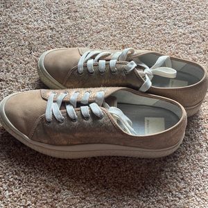Dolce vita rose gold mixed material sneakers size 10